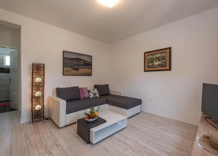בית נופש Milka By Interhome Pridraga